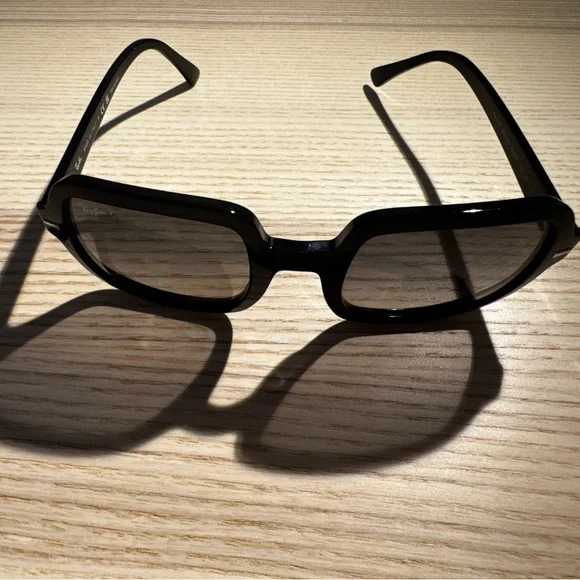 RB 2188 Ray-Ban Polarized Sunglasses - Picture 2 of 8